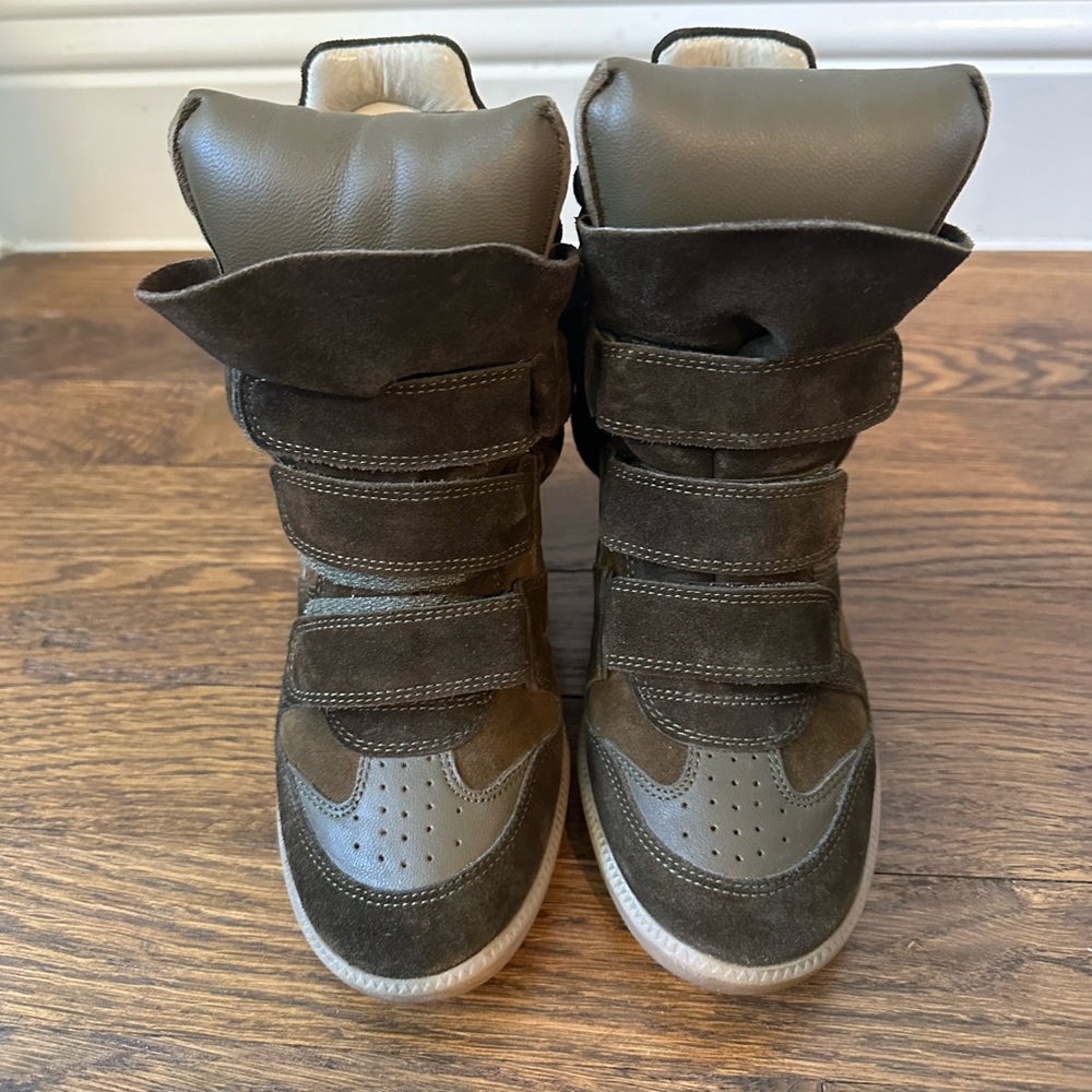 ISABEL MARANT BEKETT Wedge sneakers high tops in army green color. Size FR36